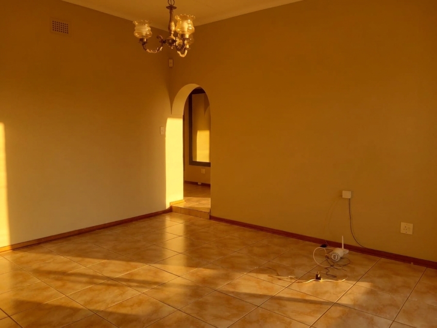 To Let 4 Bedroom Property for Rent in Safari Gardens North West